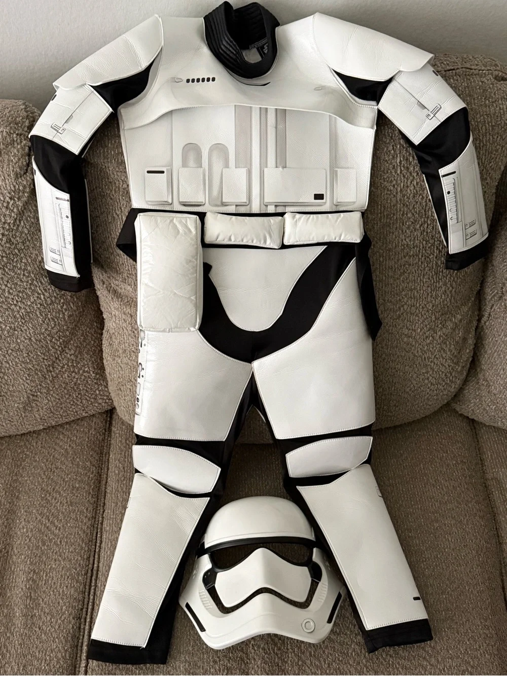 Star Wars: Galaxy’s Edge Stormtrooper Costume – Boys Size Medium